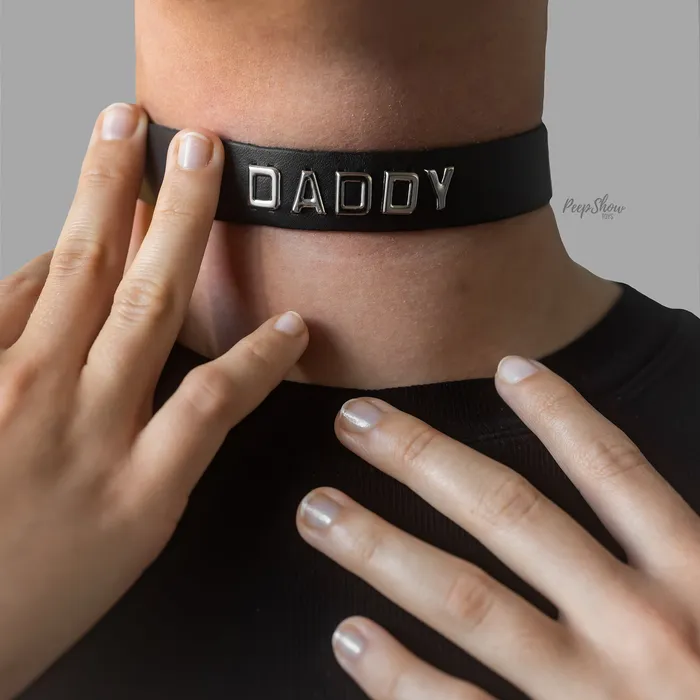 DADDY Word Band Collar Spartacus Vibrators